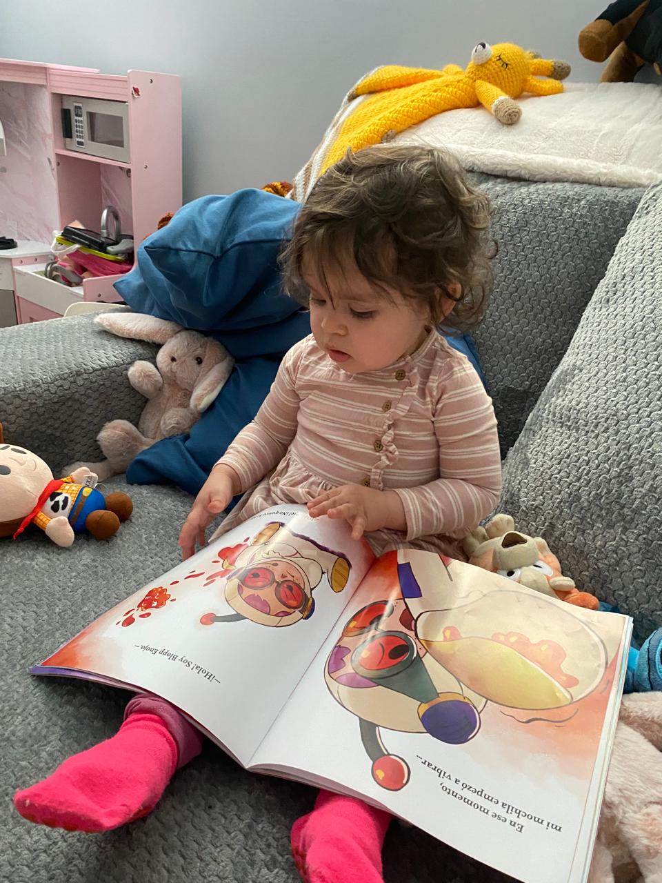 Girl reading the Pocho book